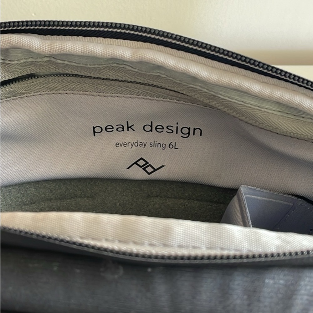 Black Peak Design Sling Bag 6L - Minimal Everyday Carry - Picture 3 of 4